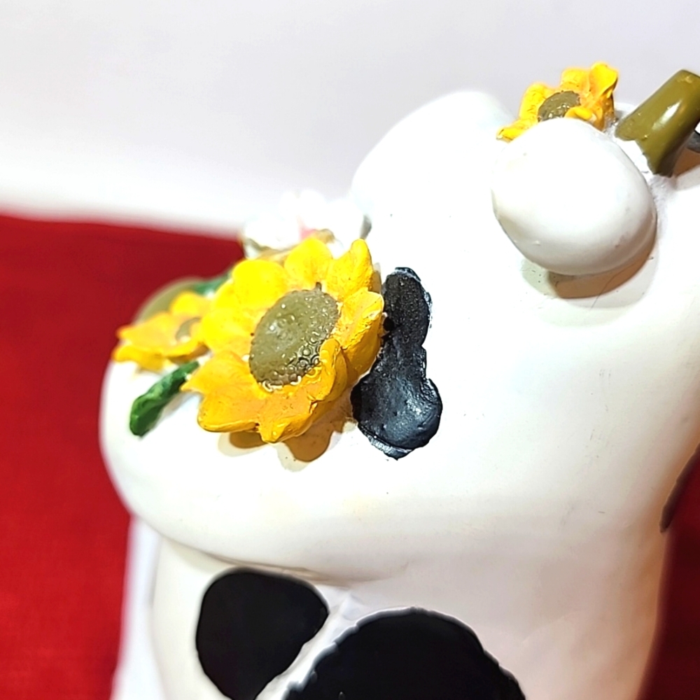 Shelf sitter or Candle Topper. Cow holding beautiful flowers. New no tag - Picture 5 of 8